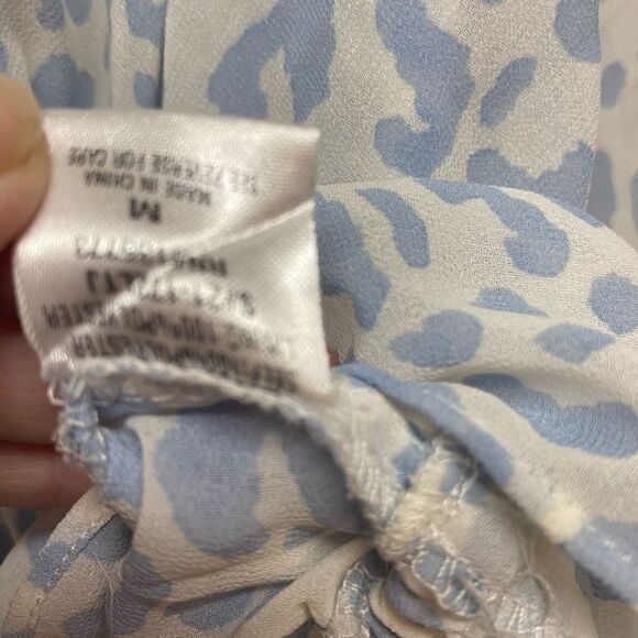Pants Store Animal Print Top in Blue and White Size M ruffle hem balloon sleeves - Picture 3 of 4